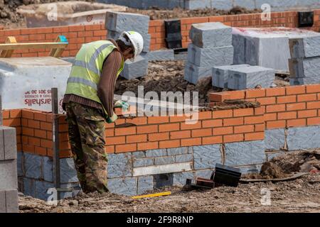 JOHN REILLY (BAUINGENIEURWESEN) LIMITED of CHORLEY; Bauphasen; Farington Mews Beat the Stamp Duty Deadline - Keepmoat Homes property developers, Development site in Chorley. Bauherren beginnen mit dem Bau auf dieser großen neuen Wohnanlage mit Lynx Betonfertigbodensystemen. VEREINIGTES KÖNIGREICH Stockfoto