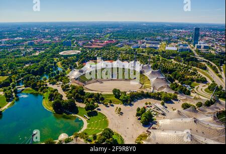 Luftaufnahme des olympiaparks in der deutschen Stadt münchen, in dem die olympischen Spiele um 1972 Uhr stattfanden. Stockfoto