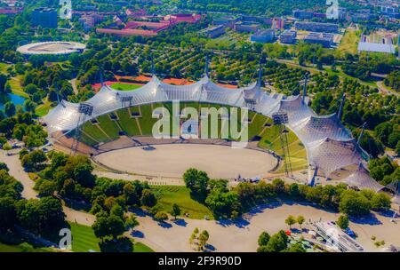 Luftaufnahme des olympiaparks in der deutschen Stadt münchen, in dem die olympischen Spiele um 1972 Uhr stattfanden. Stockfoto