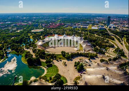 Luftaufnahme des olympiaparks in der deutschen Stadt münchen, in dem die olympischen Spiele um 1972 Uhr stattfanden. Stockfoto