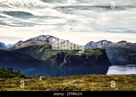 Ein Blick auf die Seite eines Berges, in der Nähe von Liabygda, Norwegen Stockfoto