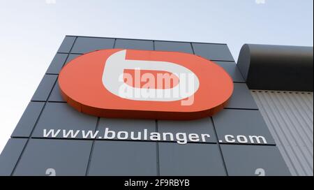 Bordeaux , Aquitaine Frankreich - 12 28 2020 : Boulanger orange Zeichen Text und Markenlogo von Shop Französisch Kette von Elektronik-Technologie-Geräte Stockfoto