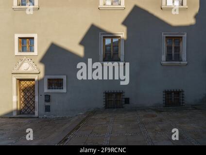 Blick auf die Fassade eines historischen Gebäudes im Altstadt von Lublin Stockfoto