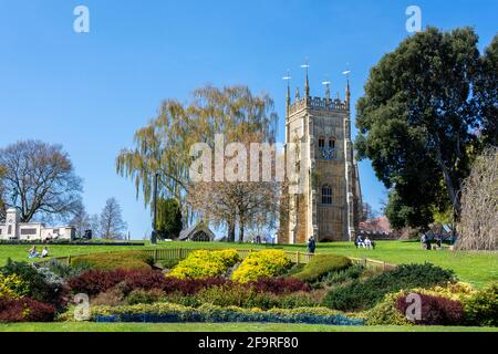 Evesham Abbey Gardens in the Spring Sunshine, Worcestershire, England, UK Stockfoto