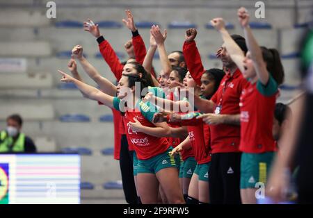 Hamm, Deutschland. 2021. Apr 04. firo: 20/2021 Handball: Frauen Frauen Landerspiel WM Qualifikation DHB Frauen Nationalmannschaft Deutschland - Portugal Jubel, Goaljubel, Geste, Geste, Team Portugal Quelle: dpa/Alamy Live News Stockfoto