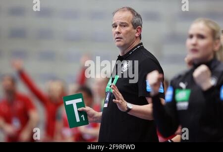 Hamm, Deutschland. 20. Apr 2021. firo: 04/20/2021 Handball: Frauen Frauen Landerspiel WM Qualifikation DHB Frauen Nationalmannschaft Deutschland - Portugal Gesture, Gesture, Henk Groener, zur weltweiten Nutzung Quelle: dpa/Alamy Live News Stockfoto