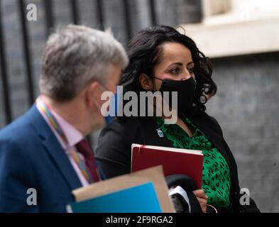 London, Großbritannien. April 2020. Dr. Nikita Kanani, medizinische Leiterin der Primärversorgung des NHS England, kommt zur Covid-Pressekonferenz in der Downing Street an.Quelle: Ian Davidson/Alamy Live News Stockfoto