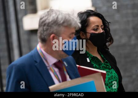 London, Großbritannien. April 2020. Dr. Nikita Kanani, medizinische Leiterin der Primärversorgung des NHS England, kommt zur Covid-Pressekonferenz in der Downing Street an.Quelle: Ian Davidson/Alamy Live News Stockfoto