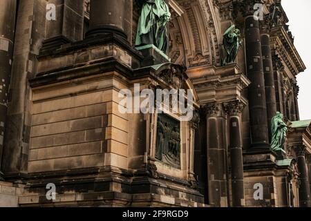 13. Mai 2019 Berlin, Deutschland - Details der Fassade des Berliner Doms in der historischen Stadt Berlin in Deutschland. Stockfoto