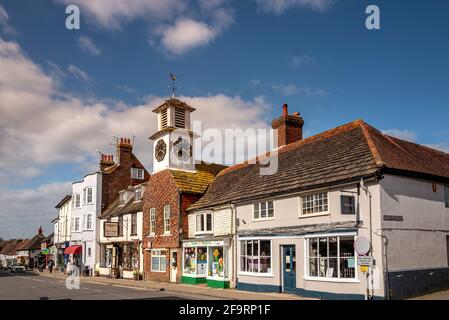 Steyning, 3. April 2021: Die High Street in Steyning, West Sussex Stockfoto