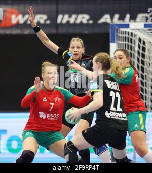 Hamm, Deutschland. 2021. Apr 04. firo: 20/2021 Handball: Frauen Frauen Landerspiel WM Qualifikation DHB Frauen Nationalmannschaft Deutschland - Portugal Duelle, Duell, Luisa Schulze Quelle: dpa/Alamy Live News Stockfoto