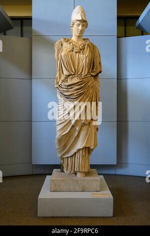 Rom. Italien. Statue der Athene. Kopie nach einem Bronzeoriginal aus dem späten 5. Jahrhundert v. Chr. Der Kopf ist ein Gipsabguss der Statue, die jetzt in Velletri gefunden wurde Stockfoto