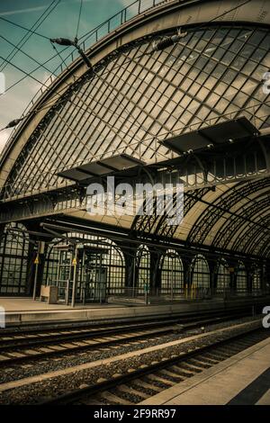 21 Mai 2019 Dresden, Deutschland - Dresden Hauptbahnhof - der Hauptbahnhof. Transluzentes Dach aus Teflon-Coatet-Glasfasermembranen Stockfoto