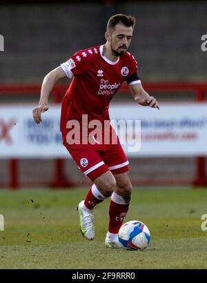 Jack Powell von Crawley Town während des zweiten Spiels der Sky Bet League im People's Pension Stadium in Crawley. Bilddatum: Freitag, 16. April 2021. Stockfoto