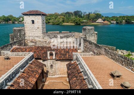 Castillo de San Roam, spanische Kolonialfestung am Eingang zum Izabal-See im Osten Guatemalas Stockfoto