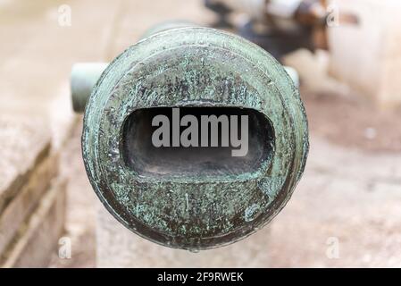 Eine alte Schiffskanone. Die geheime Haubitze des Schuwalow-Systems aus dem 18. Jahrhundert. Eine der Entwicklungen der Ingenieure des Russischen Reiches. Stockfoto