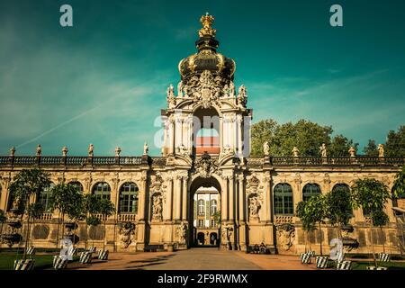 17. Mai 2019 Dresden, Deutschland - Barockschloss Zwinger aus dem 18. Jahrhundert, Kronentor. Stockfoto