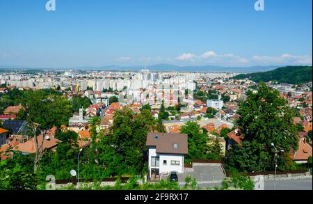 Luftaufnahme der Altstadt der rumänischen Stadt brasov von der Zitadelle Hügel genommen. Stockfoto