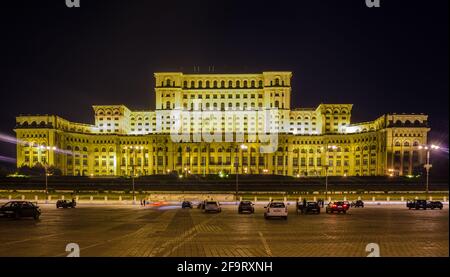 Der Palast des Parlaments in Bukarest, Rumänien, ist das zweitgrößte Gebäude der Welt, das vom Diktator Ceausescu erbaut wurde. Auch bekannt als People Pala Stockfoto