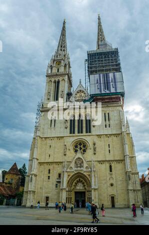 Kathedrale von Zagreb mit Erzbischof's Palace. Kroatien. Stockfoto