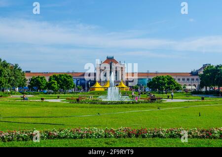 Park vor dem Bahnhof Zagreb - Kroatien Stockfoto