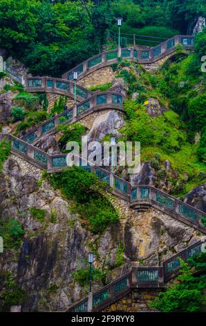 Blick auf eine Treppe zum Schlossberg, Berg in Graz. Teil des UNESCO-Weltkulturerbes in Graz Stockfoto