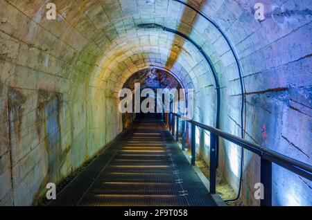 Tunnel zum Aufzug unter dem Schlossberg in Graz, Steiermark Stockfoto