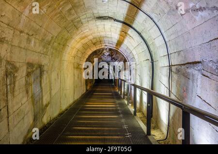 Tunnel zum Aufzug unter dem Schlossberg in Graz, Steiermark Stockfoto