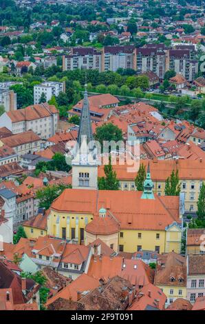 Luftaufnahme der St. Jakobs Kirche in Ljubljana vom Burgberg, Slowenien Stockfoto