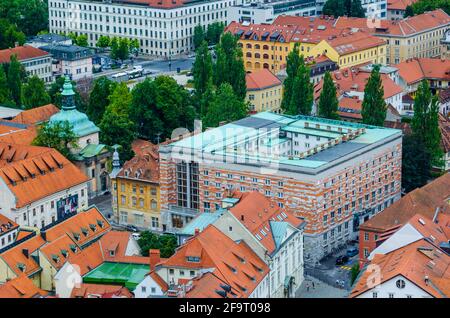 Ljubljana Stadtansicht Luftaufnahme, Slowenien. Blick auf Innenstadt und Nationalbibliothek. Stockfoto