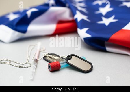 Stethoskop mit Marken und Sternen im Hintergrund der US-Flagge Stockfoto