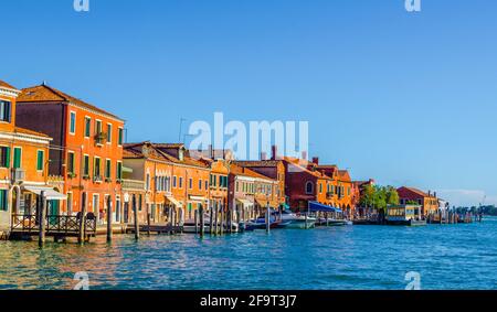 Blick auf typische Gebäude der Insel murano in der Nähe von venedig Stockfoto