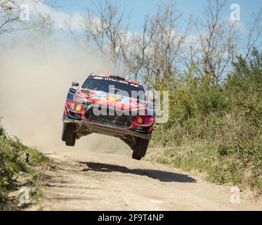 Luilhas, Portugal - 16. April 2021: Ott TÄNAK (EST), Martin JÄRVEOJA (EST), HYUNDAI SHELL MOBIS WRT, HYUNDAI I20 Coupe WRC, Aktion während eines Testtages Stockfoto