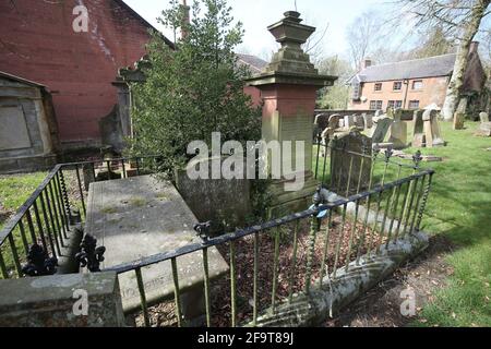 Schottland, Ayrshire, Mauchline Church, Graveyard, 16. April 2021. Markierte Gräber mit Verbindungen zu Robert Burns Stockfoto