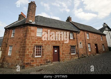 Scotland, Ayrshire, Mauchline,16. April 2021. Burns House & Museum, Castle Street. Geschlossene Mitteilungen an der Tür wegen Coronavirus Stockfoto