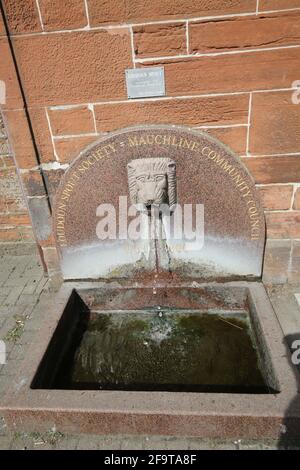 Scotland, Ayrshire, Mauchline,16. April 2021. Der Loudoun Auslauf an der Loudoun Road. Das Fundament der Auslaufrinne enthält auch eine Zeitkapsel Stockfoto