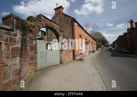 Scotland, Ayrshire, Mauchline,16. April 2021. Der Loudoun Auslauf auf der Loudoun Road befindet sich links vom Loudoun Arms in Mauchline, Stockfoto