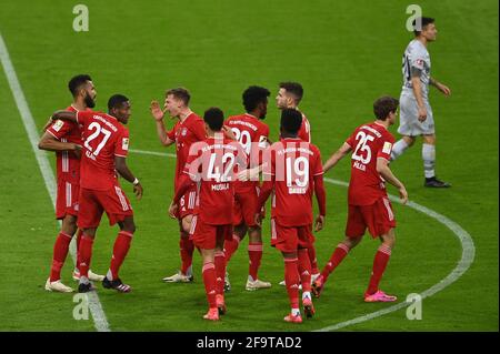 München, Deutschland. April 2021. Fußball: Bundesliga, Bayern München - Bayer Leverkusen, Matchday 30. Bayern freut sich nach 1:0 Credit: Christof Stache/AFP Pool/dpa/Alamy Live News Stockfoto