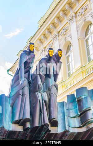 Skulptur des Festes der drei Musiker auf dem Dach des Nationaltheaters, Vilnius, Litauen Stockfoto