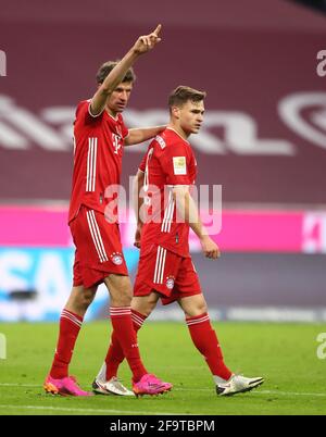 München, Deutschland. April 2021. Fußball: Bundesliga, Bayern München - Bayer Leverkusen, Matchday 30. Thomas Müller (l) und Joshua Kimmich (beide Bayern München) Credit: Matthias Schrader/AP Pool/dpa/Alamy Live News Stockfoto