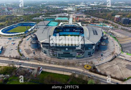 Ein allgemeiner Blick von oben auf das Etihad Stadium, Heimstadion des FC Manchester City. Bilddatum: Dienstag, 20. April 2021. Stockfoto