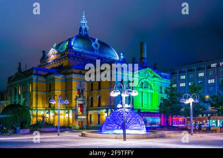 Nachtansicht des Nationaltheaters in Oslo, der Hauptstadt Norwegens Stockfoto