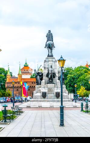 Das Grunwald-Denkmal mit der Barbikan-Festung im Platz Jana Matejki Krakau Polen Stockfoto