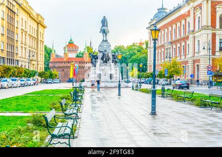 Das Grunwald-Denkmal mit der Barbikan-Festung im Platz Jana Matejki Krakau Polen Stockfoto