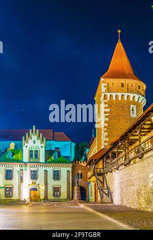 Nachtansicht der historischen Festung der polnischen Stadt Krakau/Krakau. Stockfoto