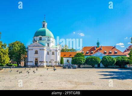 Blick auf die kazimierz-Kirche in der polnischen Stadt warschau. Stockfoto