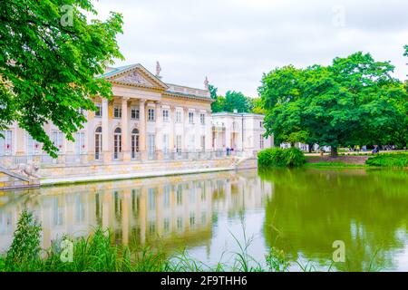 Der Palast auf dem Wasser, auch Lazienki Palast oder Palast auf der Insel im Lazienki Royal Park, Warschau, Polen genannt Stockfoto