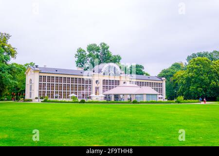 Neues Orangery-Gebäude im Lazienki-Park in Warschau, Polen. Stockfoto