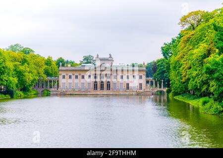 Der Palast auf dem Wasser, auch Lazienki Palast oder Palast auf der Insel im Lazienki Royal Park, Warschau, Polen genannt Stockfoto
