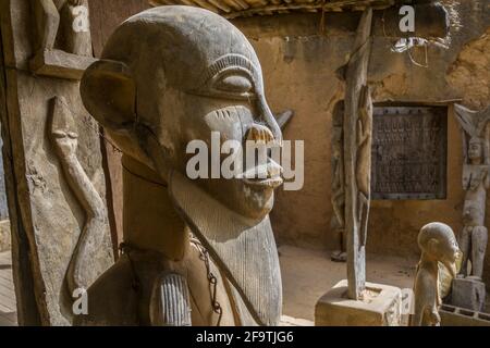 Eine hölzerne Dogon-Skulptur, Mali, Afrika Stockfoto